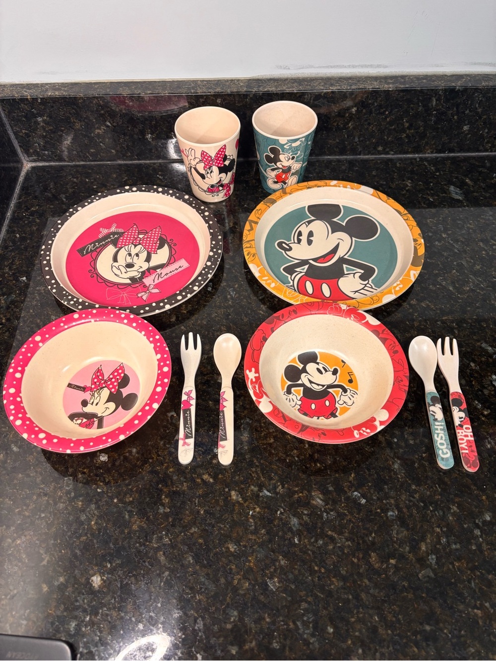 DISNEY 10 piece Mickie and Minnie Bamboo Fiber Kid’s Dish Set